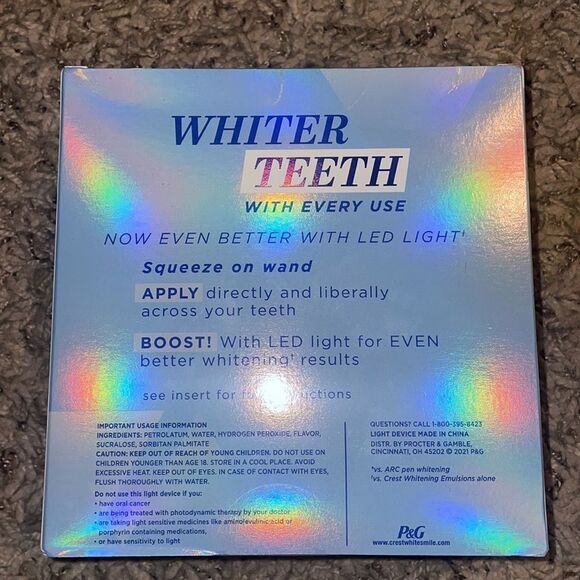 Crest Whitening Emulsions with LED Accelerator Light - Picture 3 of 12